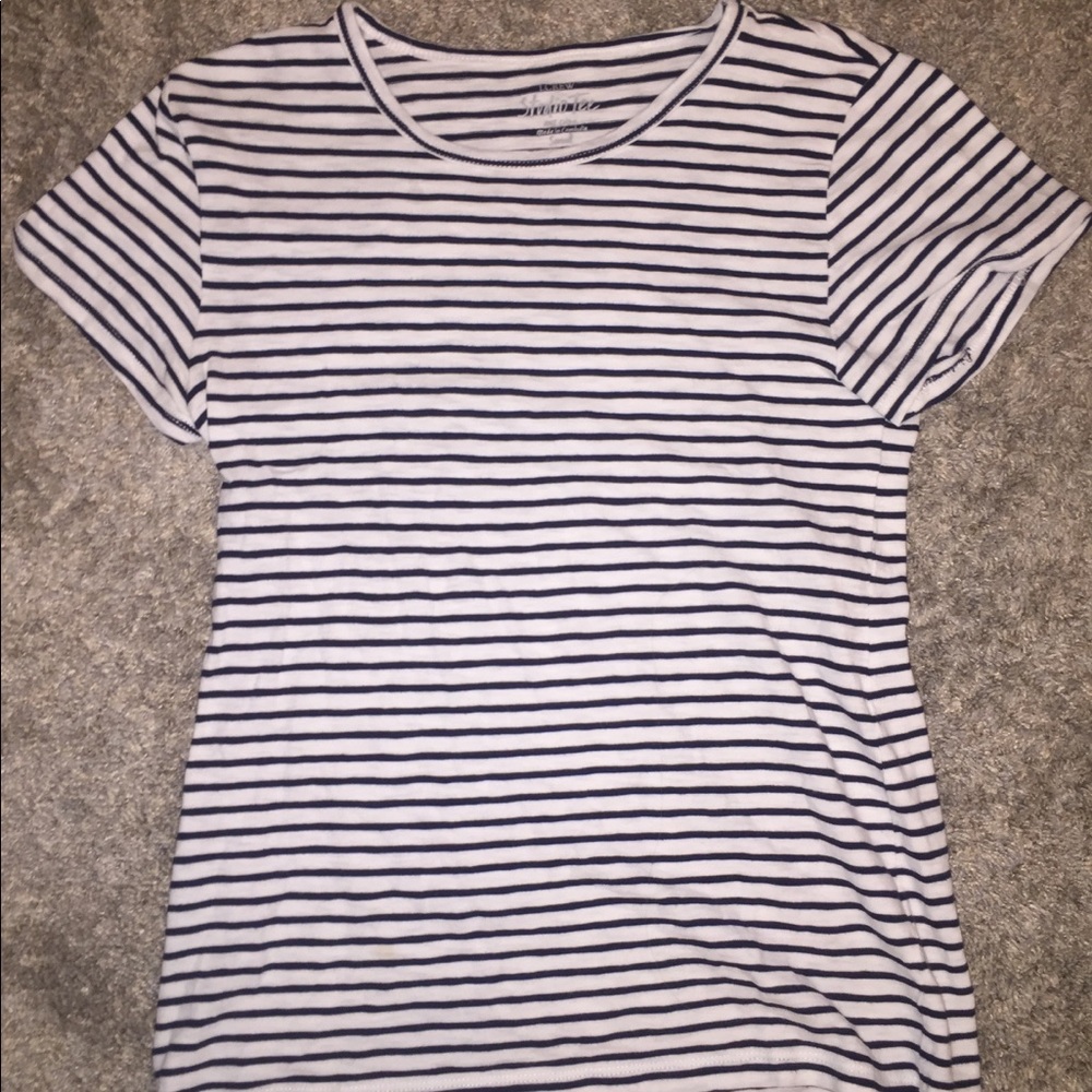 Cute black and white t-shirt🦋🦋